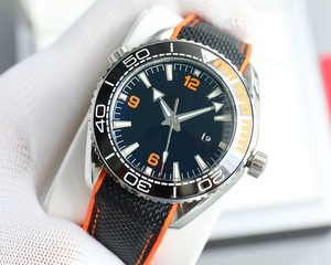 Montre mécanique automatique de luxe pour homme avec cadran en cristal, boîtier en acier inoxydable, bracelet en caoutchouc avec aiguilles en forme de pointe. - Product Image 3