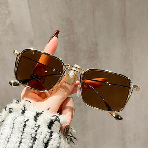 <span class=keywords><strong>Gafas</strong></span> de Sol Retro Estilo Hong Kong con Doble Barra, <span class=keywords><strong>Montura</strong></span> Cuadrada a Rayas, Protección UV, Modernas - Product Image 3