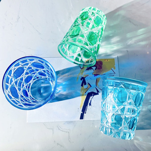 Copas de Vino de Cristal con Patrón Geométrico Marca D, Diseño Art Deco Ecológico, Juego de Regalo de Dos Piezas - Product Image 5