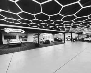 Arlott Portable Hexagon LED Lamps 6500K Cold White Waterproof Garage Shop Light for Workshops and Garages - Product Image 2