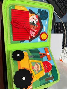 Livre sensoriel en feutre pliable et portable sur le thème de la ferme, avec patchs animaux détachables, pour l'éveil et l'apprentissage précoce des bébés - Product Image 3