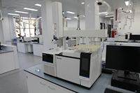 Sistema de Cromatografía de Gases SP-5220 con Inyección Automática y Sistema Operativo Windows 10 para Análisis de Compuestos Orgánicos Volátiles (COV) en Seguridad Alimentaria