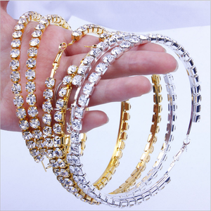 2024 nueva moda <span class=keywords><strong>Rihanna</strong></span> estilo grandes pendientes de aro de diamantes de cristal chapados en oro grandes - Product Image 1
