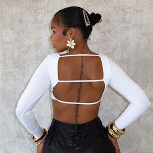 T-Shirt Top corta da <span class=keywords><strong>donna</strong></span> Slim da <span class=keywords><strong>donna</strong></span> a maniche lunghe alla moda all'ingrosso 2024 - Product Image 1