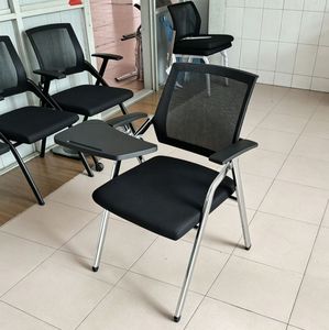 Silla de Conferencia Moderna K, Silla de Oficina Plegable con Reposabrazos Ajustables, Estructura Metálica, Asiento de Tela - Product Image 4