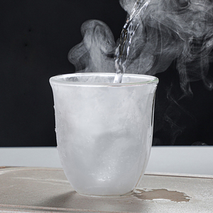 Tasses à café et thé au lait isolées à <span class=keywords><strong>double</strong></span> <span class=keywords><strong>paroi</strong></span> personnalisées Tasses à expresso de 80ml Tasses à café en <span class=keywords><strong>verre</strong></span> transparent esthétique en borosilicate - Product Image 3