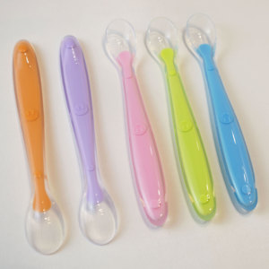 Cuillère d'apprentissage en silicone souple pour tout-petits, sans BPA, <span class=keywords><strong>de</strong></span> qualité alimentaire, mignonne, pour l'alimentation des bébés, cuillères à long manche - Product Image 6