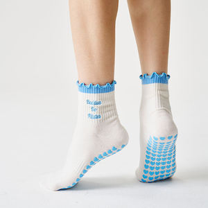 Chaussettes de Pilates à volants antidérapantes de haute qualité pour femmes, livraison rapide, chaussettes de sport pour Pilates, yoga, ballet, fitness pieds nus - Product Image 6