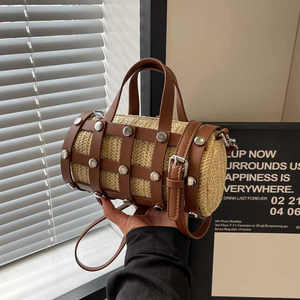 Sacs en paille avec rivets, sacs à main élégants pour femmes, nouvelle mode 2025, sacs messager en cuir légers et féminins - Product Image 1