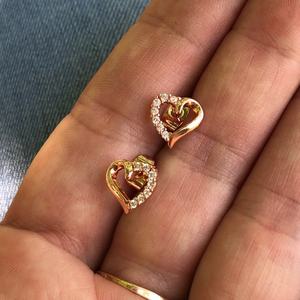 Boucles d'oreilles clous en or rose en gros pour femmes Micro pavé de pierres CZ Plaqué or 18 carats Bijoux de mode Cadeau de la Saint-Valentin - Product Image 4