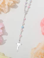 Collier de prière catholique en perles acryliques irisées de 8 mm avec crucifix en alliage et médaille de la Vierge Marie