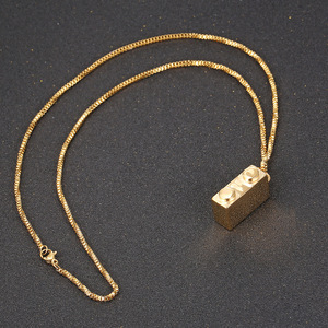Collar de bloques de construcción de acero inoxidable 3D geométrico creativo para hombres y mujeres - Product Image 3
