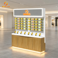 Présentoir mural pour téléphones portables, design en bois avec bandes LED et crochets suspendus, table de présentation de téléphones personnalisée