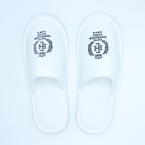 OEM ODM Chaussons d'hôtel jetables en polaire corail respirants, brodés, blancs, à bout fermé et doux - Product Image 4