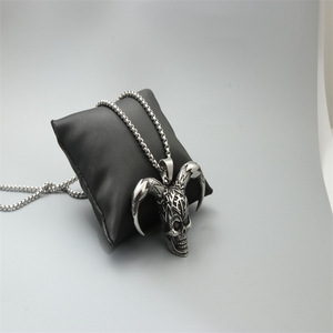Collier avec pendentif en forme de crâne de démon, en acier inoxydable, bijoux à thème, cadeau - Product Image 3