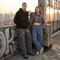 Pantalon cargo évasé vintage effet vieilli, coupe ample à jambe empilée, couture incurvée, style streetwear, taille mi-haute, personnalisable OEM, faible MOQ
