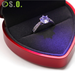 Caja de joyería con forma de corazón, novedad de moda, caja de plástico con luz LED para anillos, pendientes, colgantes, collares, empaque para joyería. - Product Image 3