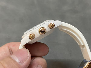 La resistencia crea el encanto único de la cerámica. Realiza Funciones Poderosas de Forma Perfecta. Reloj Mecánico para Hombre - Product Image 3