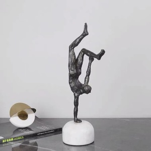 Estatua de Gimnasta, Escultura Dinámica de Hierro Negro para Decoración del Hogar - Product Image 5
