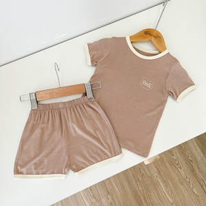 Ensemble de vêtements pour bébé bio en gros, pyjamas en coton doux pour enfants - Product Image 1