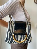 Sac à bandoulière pour femme de style rock classique en matériau Mat-b de qualité supérieure, fabriqué à la main, matériaux durables en PVC et coton