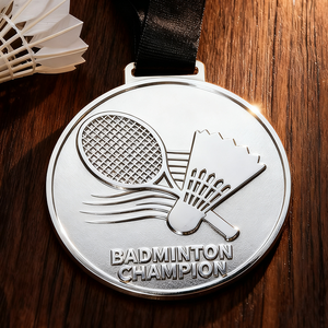 Medalla de Bádminton de metal <span class=keywords><strong>en</strong></span> relieve con diseño de volante personalizado, medalla de Bádminton de competición de aleación de Zinc <span class=keywords><strong>en</strong></span> relieve 3D a granel - Product Image 2