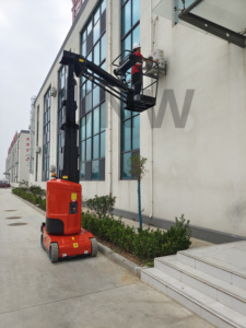 Plateforme de travail électrique compacte homologuée CE, élévateur à mât vertical autopropulsé stable avec flèche rotative pour espaces étroits - Product Image 6