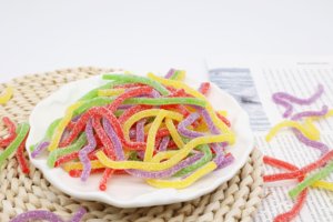 Bonbons gélifiés en forme de nouilles, aromatisés aux fruits, acidulés et à la <span class=keywords><strong>réglisse</strong></span>, en vrac, personnalisables OEM/ODM - Product Image 4