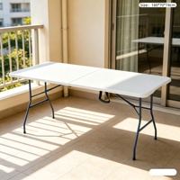 Ensemble de luxe pliable pour camping et extérieur, comprenant un téléviseur pliable, une chaise pliable, des accessoires de jeu, et une table de café et de repas moderne en bois