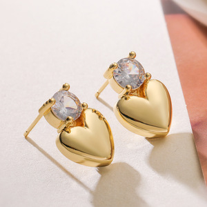 Pendientes de moda de Latón chapado en oro para mujer populares Diseño de gota de corazón con piedras CZ - Product Image 2
