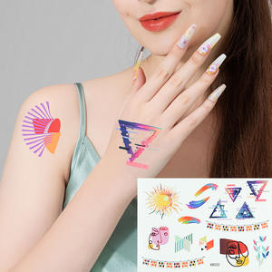 Autocollant de tatouage temporaire artistique d'usine Five & Ten GMPC/Sedex/ISO/EUDR pour décor quotidien de fête, visage abstrait et design <span class=keywords><strong>géométrique</strong></span> - Product Image 5