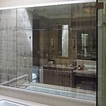 Verre miroir antique pour panneaux muraux: décor personnalisé de style vintage pour intérieurs de luxe, hôtels et espaces commerciaux de boutique