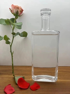 Bouteilles en <span class=keywords><strong>verre</strong></span> de <span class=keywords><strong>whisky</strong></span> bouché de qualité supérieure de forme plate 700ml 500ml Bouteilles de spiritueux en <span class=keywords><strong>verre</strong></span> Super Flint foncé - Product Image 4