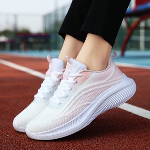 Chaussures de sport de style nouveau pour hommes et femmes, légères, à semelle souple, pour la course et la marche. - Product Image 2