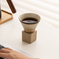 Tasse à expresso et à thé en grès de style rétro, luxe léger et vintage, avec base
