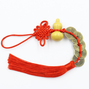Pendentif en alliage en forme de calebasse avec pièces de monnaie des cinq empereurs, nœud chinois et pompons, pour décoration de porte Feng Shui, fait main, cadeau du Nouvel An - Product Image 5
