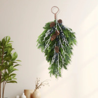 Guirlande artificielle de Noël en forme de larme avec pommes de pin et baies rouges, 24 pouces, guirlande suspendue en feuilles persistantes pour porte d'entrée, vente en gros pour les fêtes