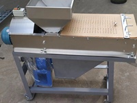 Petite machine commerciale motorisée pour la torréfaction et le décorticage des cacahuètes, capacité de 200 kg/h, garantie 1 an