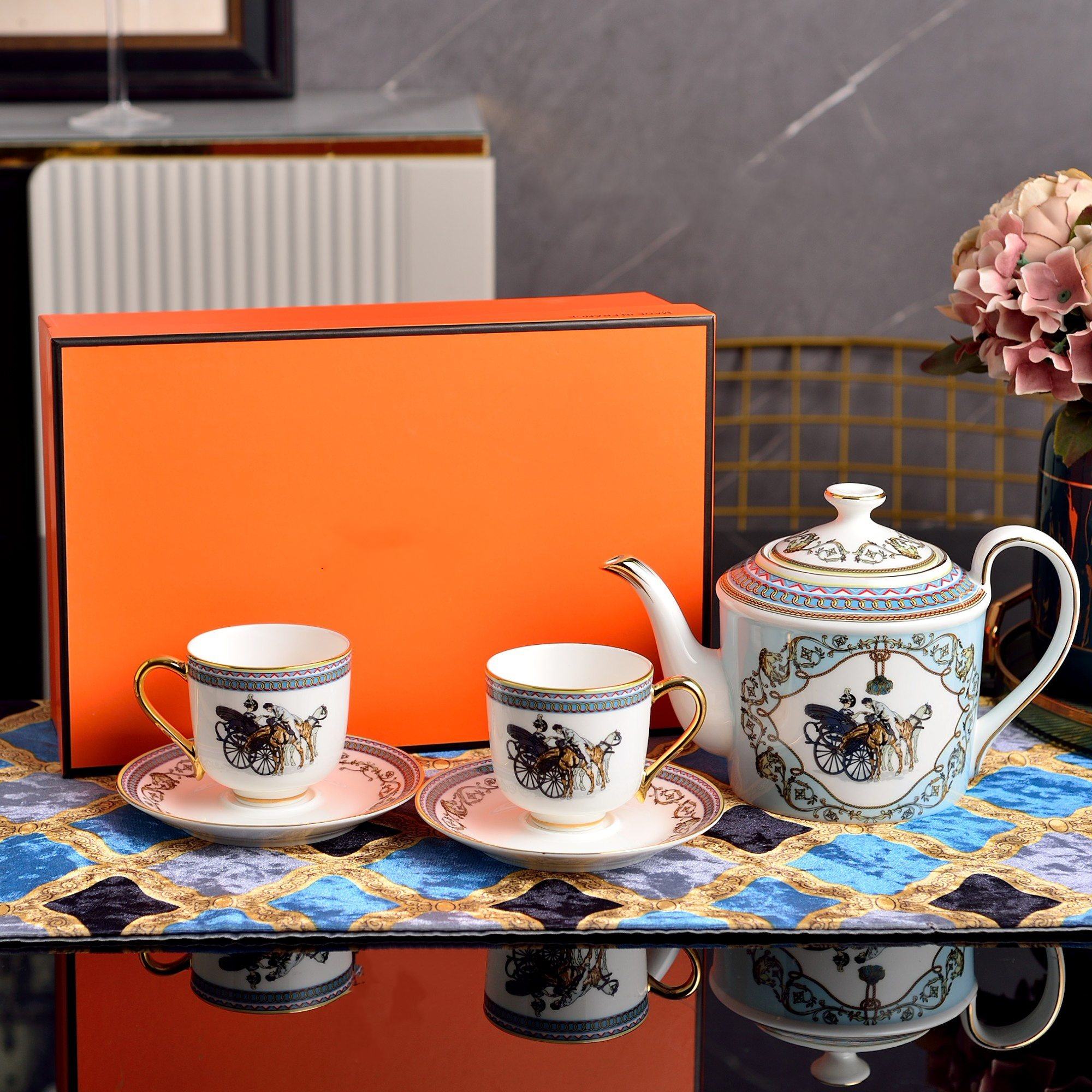 1 tea pot+2 cup saucer