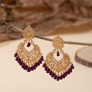 ตุ้มหูสไตล์โบฮีเมียนสีทองรูปหัวใจสำหรับผู้หญิงต่างหูอินเดียย้อนยุคลูกปัดสีชมพูประดับพู่สไตล์ Jhumka - Product Image 1