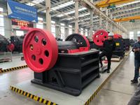 Concasseur à mâchoires diesel portable PEX pour petites pièces de pierre usagées, concasseur à rouleaux à moteur diesel