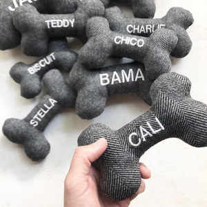 Juguete de hueso de perro duradero personalizado, nuevo regalo para cachorros, juguetes para mascotas con nombre bordado - Product Image 1