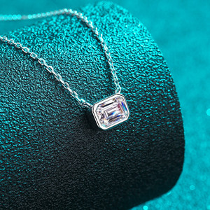 Collana Moissanite 1ct Taglio Smeraldo in <span class=keywords><strong>Argento</strong></span> Sterling 925 Placcato Platino <span class=keywords><strong>950</strong></span>, Vendita Calda - Product Image 2