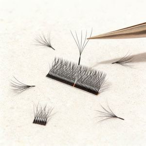 Extensions de cils vegan volume 0.07mm 3D 4D 5D Clover Lashes Crisscross, logo personnalisé, auto-éventail, 0.05mm 6D 7D 8D W Lashes, 8-15mm - Product Image 1