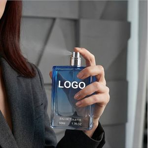 Parfum pour homme en promotion – Tenue longue durée, fragrance boisée et fruitée, pour des rendez-vous passionnés et émouvants – Format voyage bleu en spray - Product Image 6