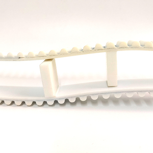 Cintura dentata con anima in acciaio con estremità aperta in poliuretano bianco AT10 con tacchetti - Product Image 6