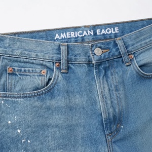 กางเกงยีนส์เดนิมทรงตรงสีฟ้าอ่อนเอวกลางสำหรับผู้ชาย ยี่ห้ออเมริกันอีเกิล รุ่นวังเชง เหมาะสำหรับใส่ลำลองในชีวิตประจำวัน - Product Image 2