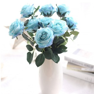 Nuova Composizione Floreale con 10 Rose Artificiali in Vaso da Tavolo per Matrimoni - Product Image 3