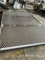 Support en tôle d'acier inoxydable 304 sur mesure, finition brossée, avec languettes de fixation soudées pour support de cadre