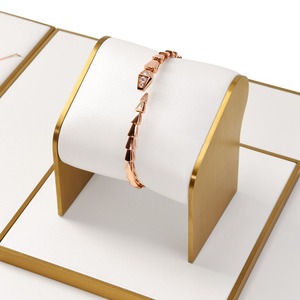 อุปกรณ์จัดแสดงเครื่องประดับโลหะแบบกำหนดเอง ขาตั้งโชว์เครื่องประดับหรูหรา ขาตั้งโชว์สร้อยคอ แหวน กำไลข้อมือ - Product Image 4